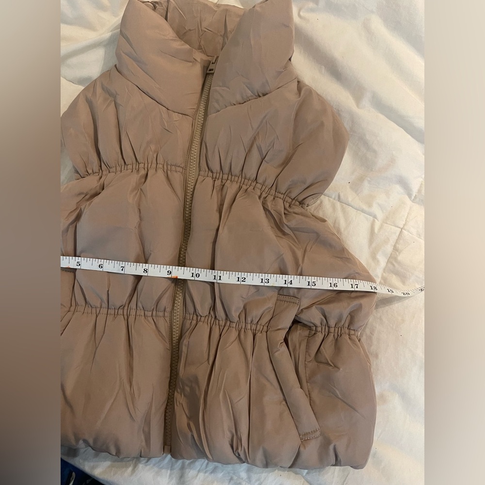*NEW* Women’s Cropped Puffer Vest in Taupe | Size M - Picture 5 of 6